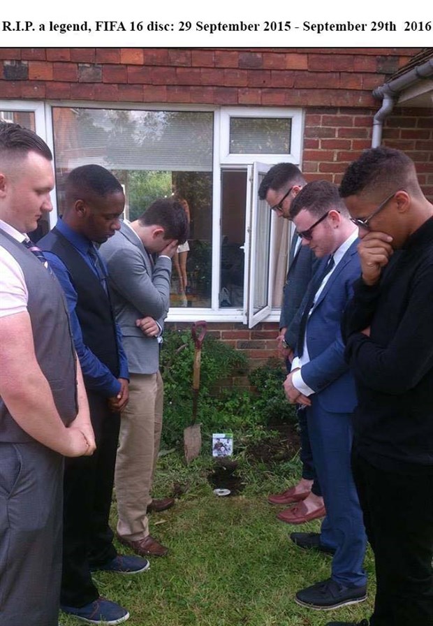 Ảnh bài viết Game thủ làm 'đám tang' cho... FIFA 16