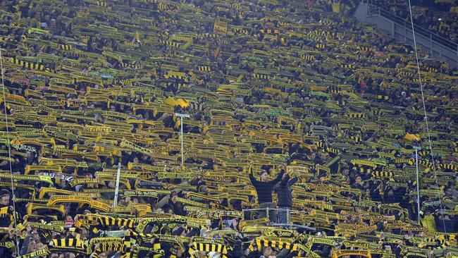 Ảnh bài viết 10 giải đấu có lượng khán giả đến sân trung bình cao nhất: Bundesliga vô đối