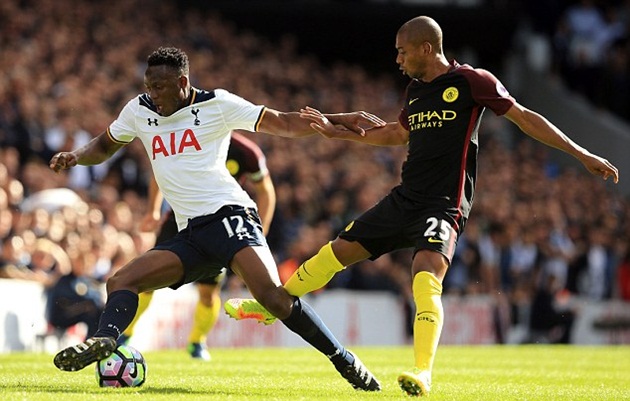 Ảnh bài viết Thi đấu ấn tượng, Fernandinho được Man City tưởng thưởng