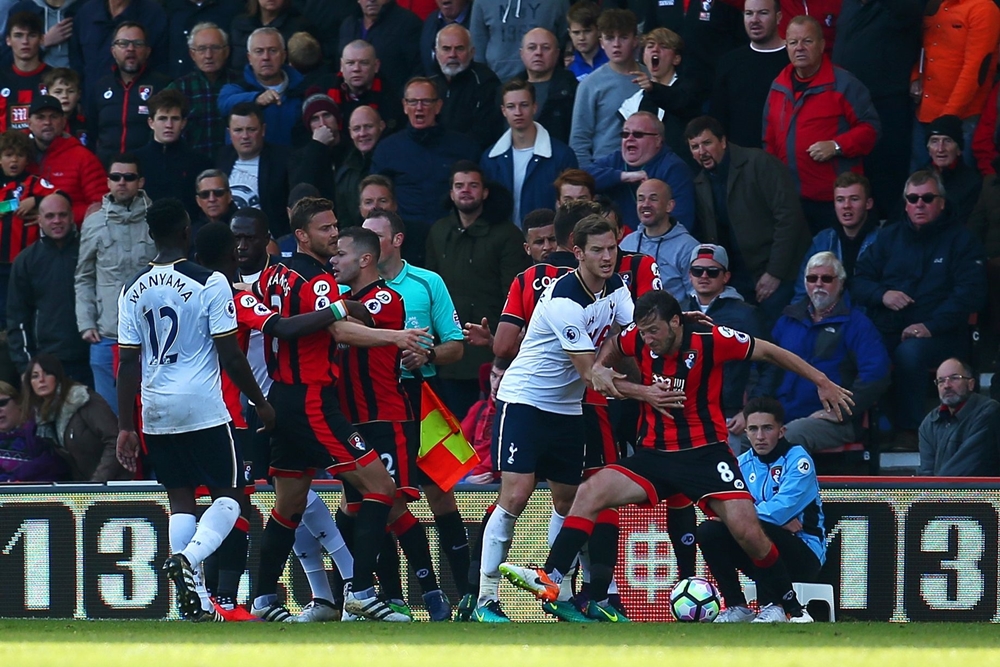Ảnh bài viết Không thể ghi bàn, Sissoko suýt ăn thua đủ với hậu vệ Bournemouth