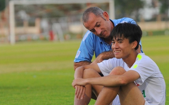 Ảnh bài viết Phan Thanh Hậu: Hoàng Anh Tuấn chê, Graechen lại khen