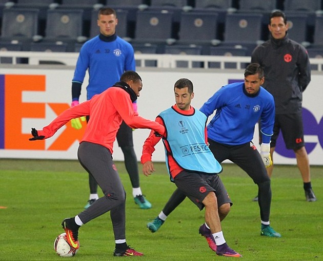Ảnh bài viết Chùm ảnh: Mkhitaryan phấn khích, tập luyện hăng say trước trận gặp Fenerbahce