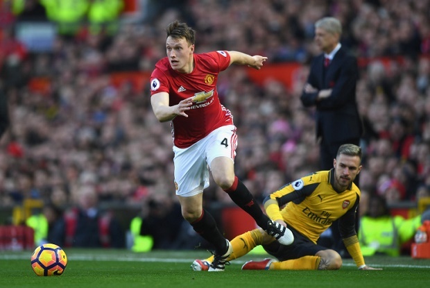 Ảnh bài viết Mourinho khen ngợi 2 ngôi sao phòng ngự của Man Utd