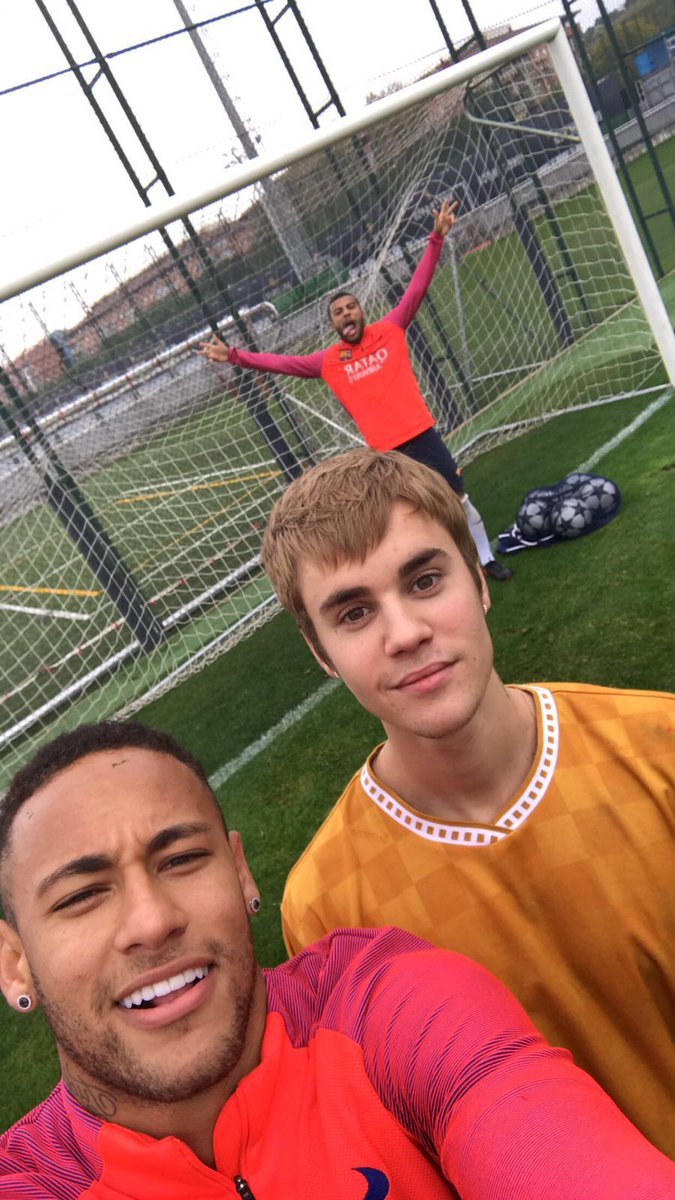 Ảnh bài viết Xem Neymar quẩy cùng Justin Bieber