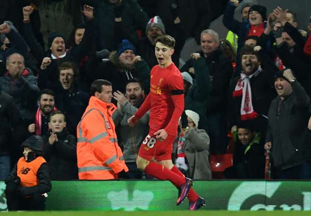 Ảnh bài viết Ben Woodburn trở thành tay săn bàn trẻ nhất lịch sử Liverpool