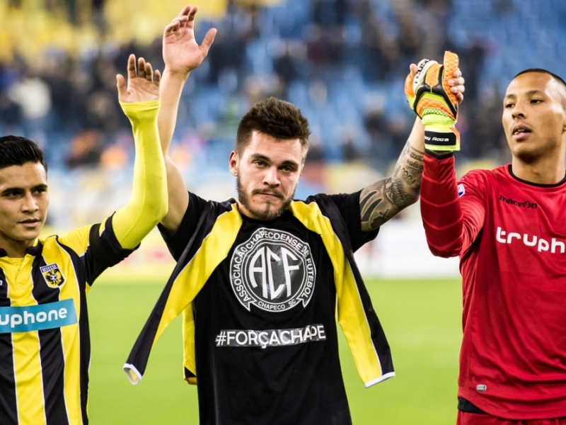 Ảnh bài viết Cầu thủ thoát thẻ vàng vì lý do đặc biệt khi cởi áo ăn mừng