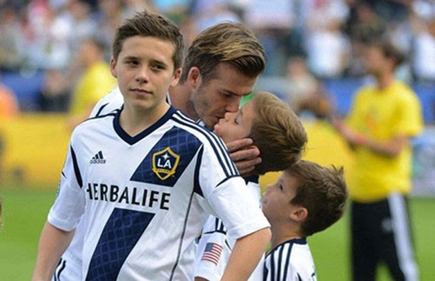 Ảnh bài viết Gia đình nhà Becks – Vic phải bán nhà vì chẳng đủ chỗ cho con chơi bóng