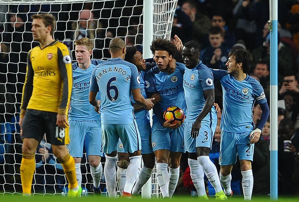 Ảnh bài viết 2 bàn thắng của Man City đều việt vị, trọng tài cướp điểm của Arsenal