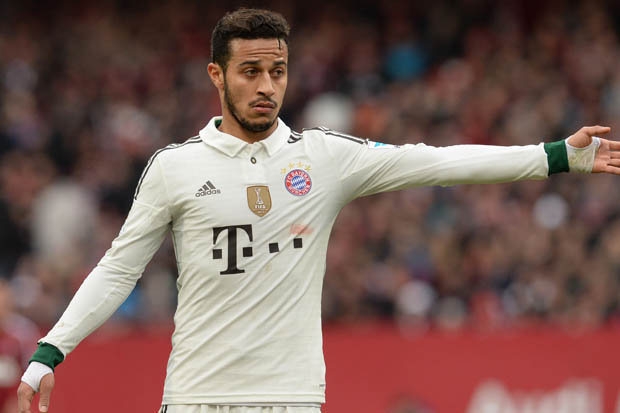 Ảnh bài viết Tình huống chuyền bóng cho... ông già noel của Thiago (Bayern Munich)