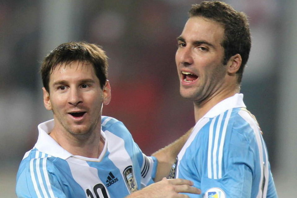 Ảnh bài viết Messi giỏi nhất hiện tại, Ronaldo thống trị mọi thời đại