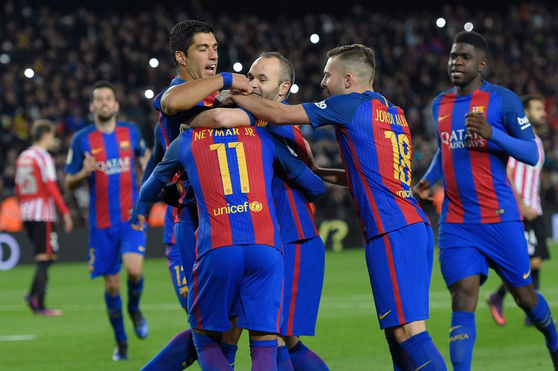 Ảnh bài viết Messi tiếp tục sắm vai "đấng cứu thế", Barca ngược dòng đoạt vé đi tiếp đầy kịch tính