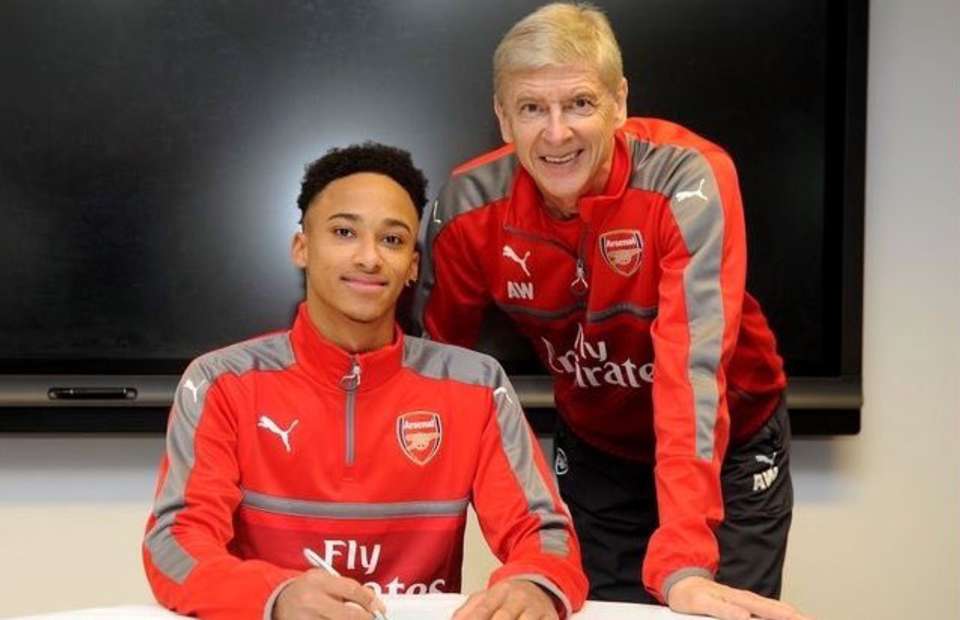 Ảnh bài viết Bị phát hiện là fan Man Utd, tân binh Arsenal xóa luôn Twitter