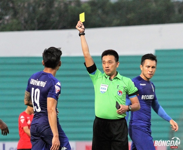 Ảnh bài viết Trọng tài Việt phá luật FIFA!