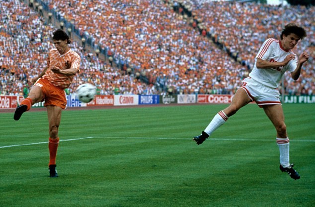 Ảnh bài viết Bàn thắng kinh điển: Marco van Basten vs Nga
