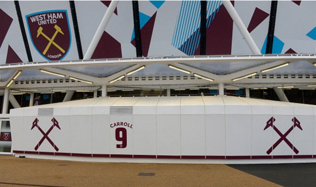Ảnh bài viết West Ham vinh danh 'siêu phẩm' Andy Carroll ngay bên ngoài SVĐ
