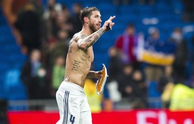 Ảnh bài viết Ramos đổi áo với CĐV để lấy túi thịt lợn