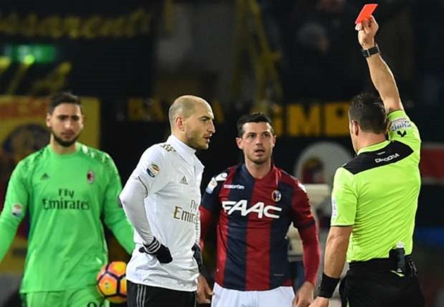 Ảnh bài viết Nhận 2 thẻ đỏ, Milan vẫn thoát hiểm thần kì trước Bologna