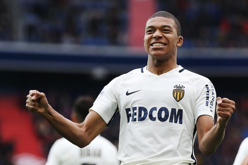 Ảnh bài viết Điểm tin sáng 23/03: Mbappe có giá hơn 110 triệu; Sanchez, Oezil hứng "gạch đá"