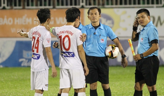 Ảnh bài viết Vì sao treo còi trọng tài Nguyện?