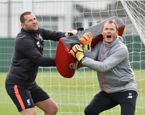 Ảnh bài viết Buổi tập của Liverpool xuất hiện lão tướng lạ mặt 