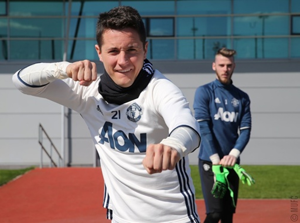 Ảnh bài viết Giữa bão chấn thương, dàn sao Man United vẫn cực nhắng trên sân tập