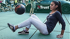 Ảnh bài viết Lisa Zimouche - Hotgirl vừa xinh, vừa đá bóng cực siêu