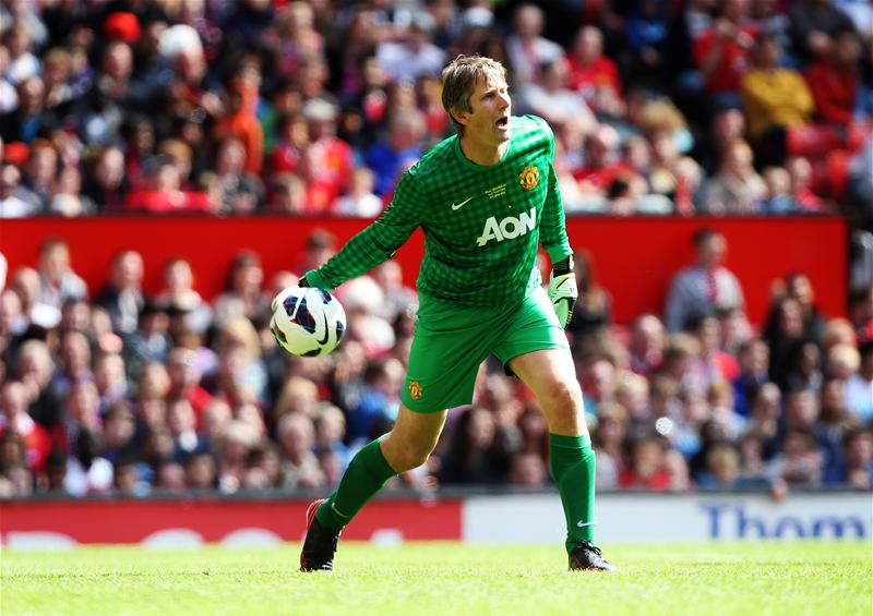 Ảnh bài viết 3 pha cản phá liên tiếp kinh điển của Van Der Sar