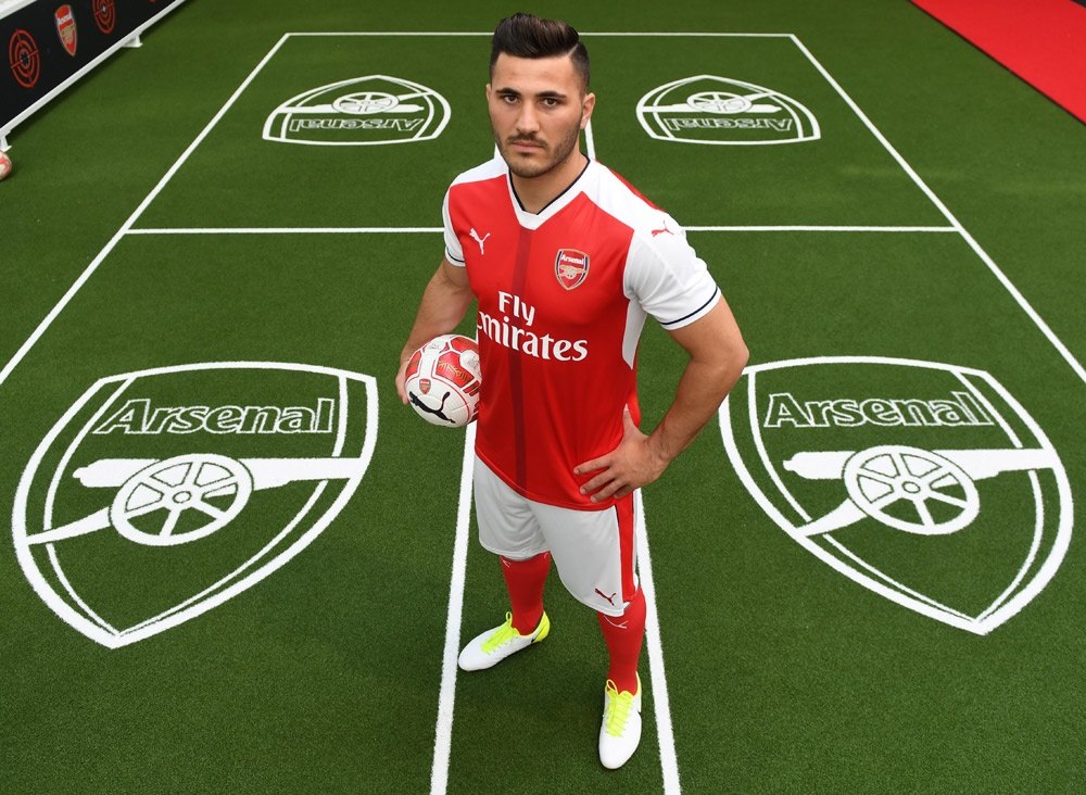 Ảnh bài viết Sead Kolasinac lạnh lùng khoe áo đấu Pháo thủ