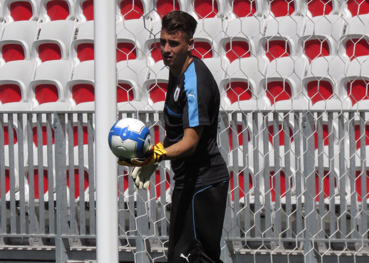 Ảnh bài viết Trung vệ Atletico hóa thân thành "Người nhện" trên đất Pháp