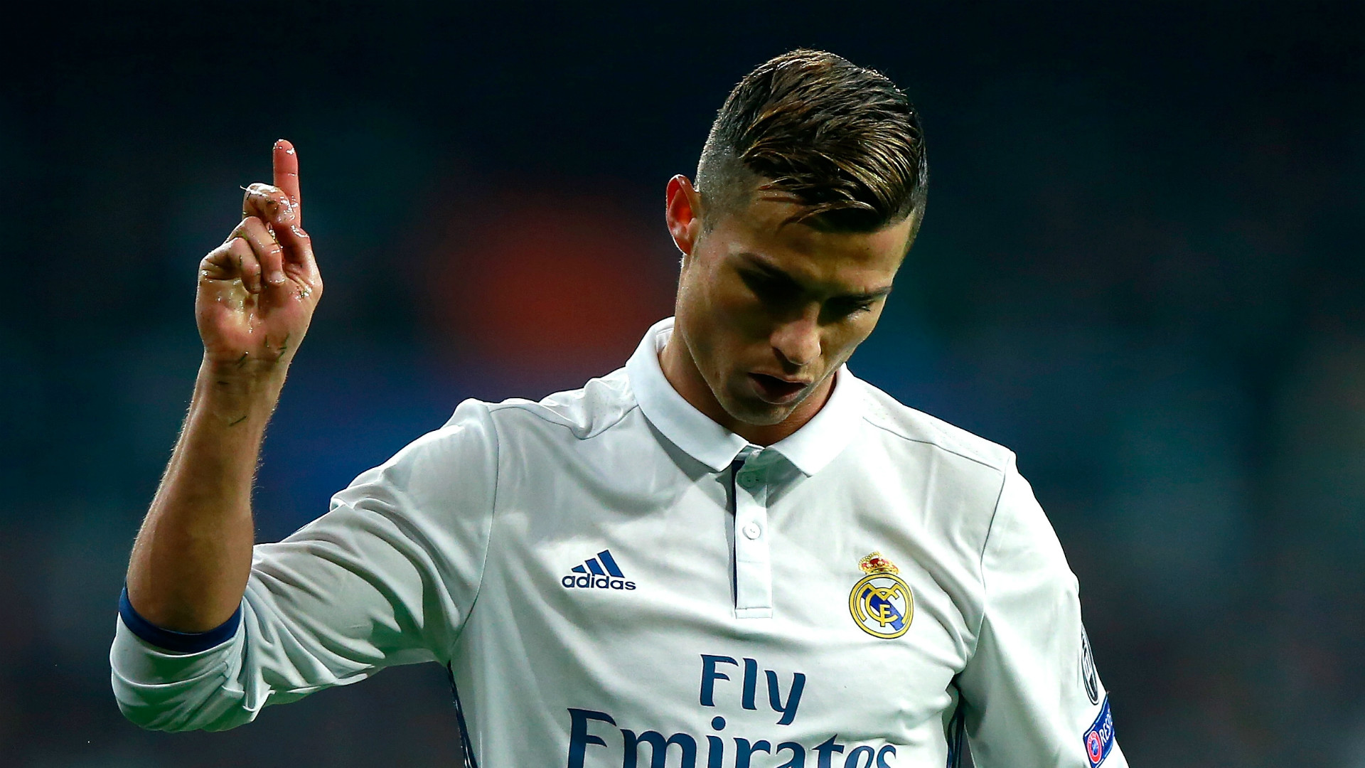 Ảnh bài viết Điểm tin tối 16/06: Ronaldo đòi rời Real Madrid; Sao Benfica "thả thính" M.U