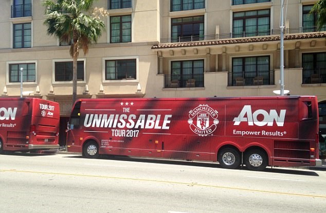 Ảnh bài viết Man Utd du đấu Hè, Mourinho ra quy định lạ