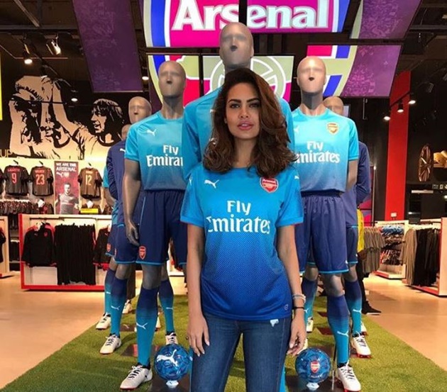 Ảnh bài viết NÓNG: Người đẹp bốc lửa tiết lộ bí mật chuyển nhượng Arsenal