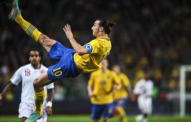 Ảnh bài viết Góc siêu phẩm: Pha ngã người móc bóng thần sầu của Ibrahimovic vs Anh