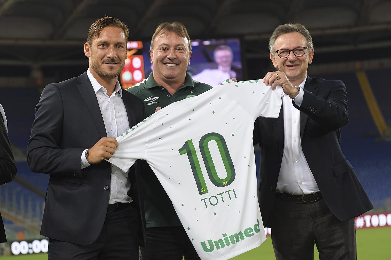 Ảnh bài viết Những khoảnh khắc đáng nhớ sau trận đấu giữa Roma và Chapecoense