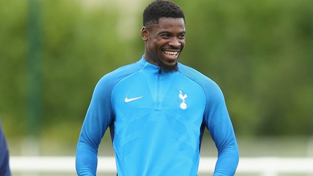 Ảnh bài viết Serge Aurier nở nụ cười hạnh phúc trong buổi tập đầu ở Tottenham