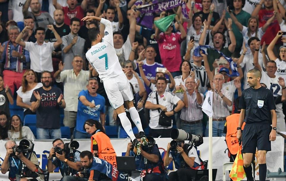 Ảnh bài viết Real Madrid 3-0 APOEL Nicosia: Bernabeu bật dậy tán thưởng CR7