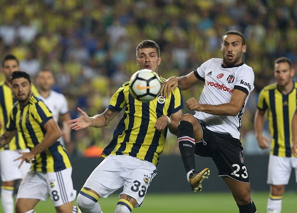 Ảnh bài viết Trận derby Istanbul nóng bỏng với 12 thẻ vàng, 5 thẻ đỏ