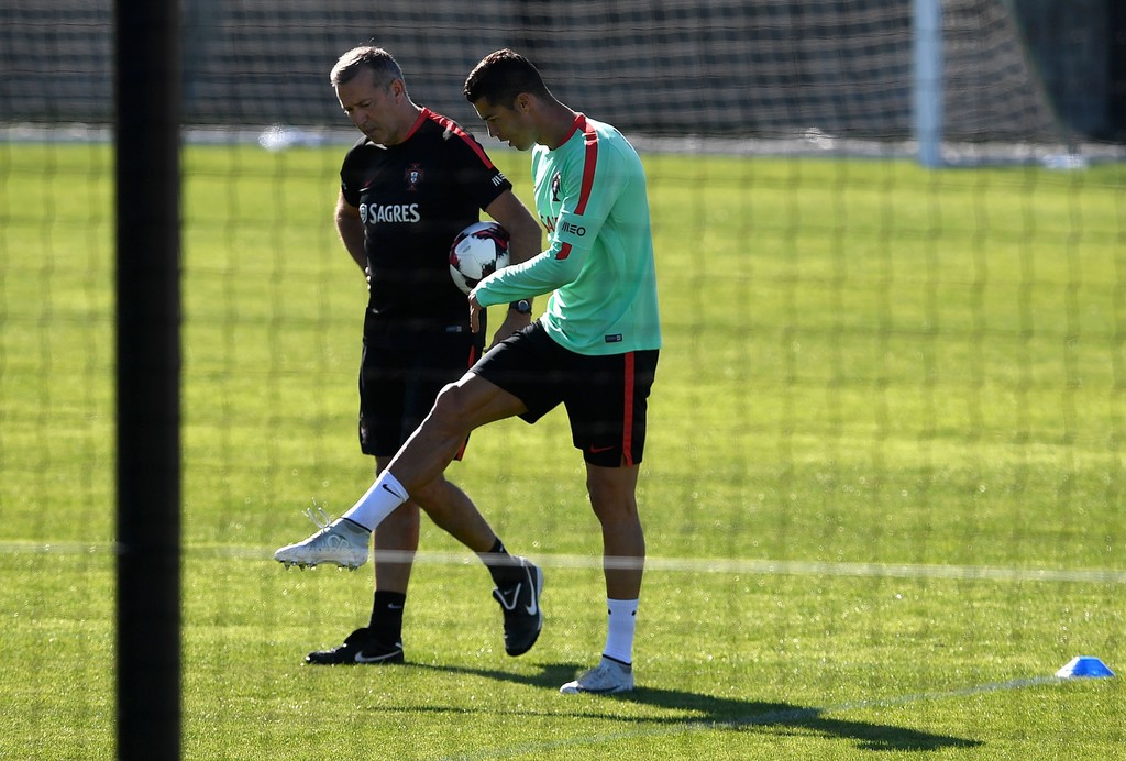 Ảnh bài viết Ronaldo được chăm 'từng li từng tí' khi về tuyển