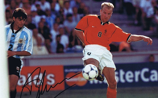 Ảnh bài viết Giây phút Ayala bị Bergkamp "xỏ mũi"