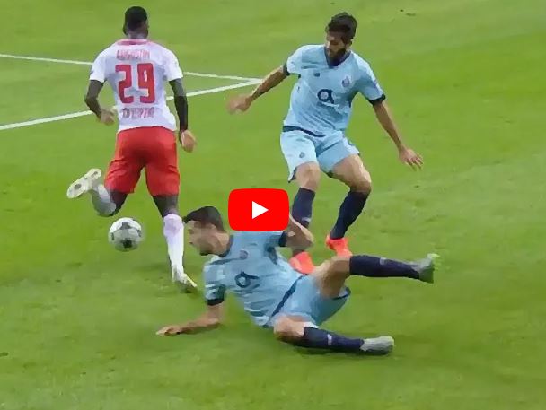 Ảnh bài viết 50 tuyệt kĩ giữ bóng ở gần vạch đá phạt góc