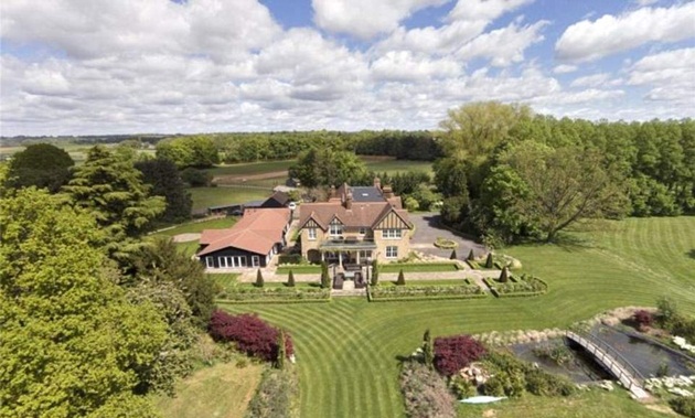 Ảnh bài viết Ashley Cole bán tống bán tháo biệt thự tiền tỉ