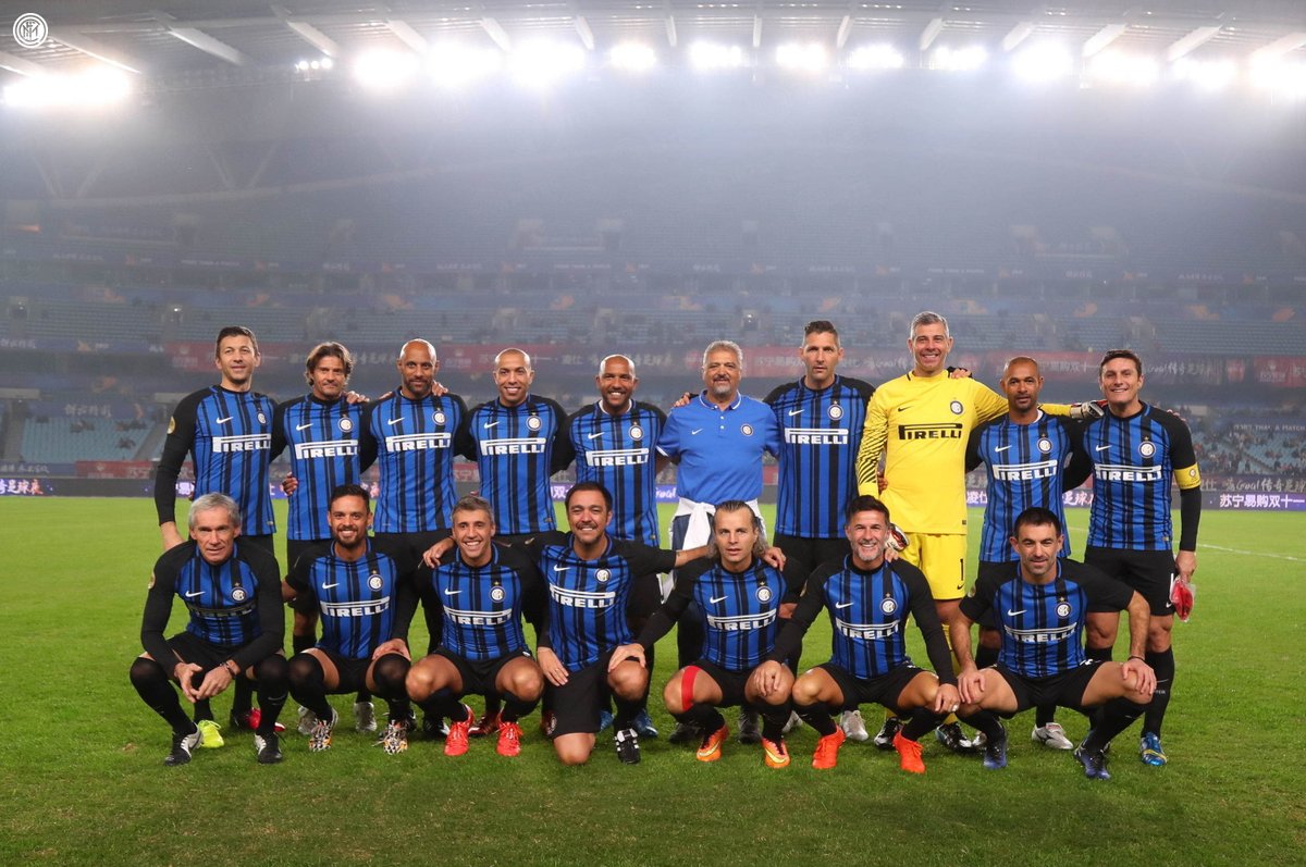 Ảnh bài viết Javier Zanetti trẻ trung như 'nam thần' giữa những ông bạn già