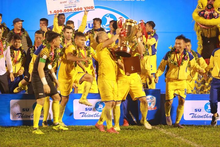 Ảnh bài viết SLNA vô địch Cúp QG 2017: Cơn mưa rào giữa trời nắng hạn