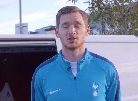 Ảnh bài viết Jan Vertonghen khiến fan nhí bất ngờ với món quà Giáng Sinh đặc biệt