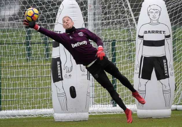 Ảnh bài viết Nghe David Moyes động viên, Joe Hart bay lượn như chim trên sân tập 