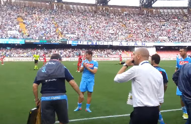 Ảnh bài viết Khoảnh khắc bùng nổ tại San Paolo sau khi Hamsik phá kỷ lục của Maradona