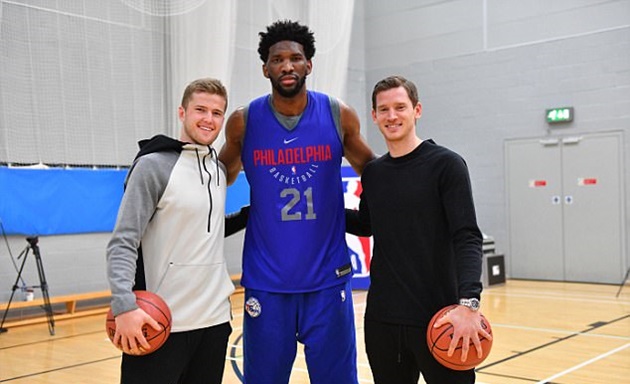 Ảnh bài viết Chán bóng đá, Jan Vertonghen tầm sư học đạo môn bóng rổ