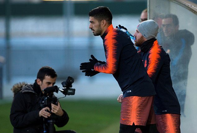Ảnh bài viết Valverde yêu cầu Luis Suarez cháy hết mình bất chấp thẻ phạt