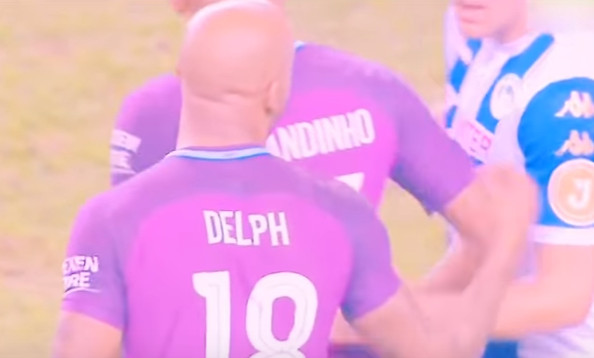 Ảnh bài viết Tình huống dẫn đến chiếc thẻ đỏ của Fabian Delph trong trận đấu với Wigan