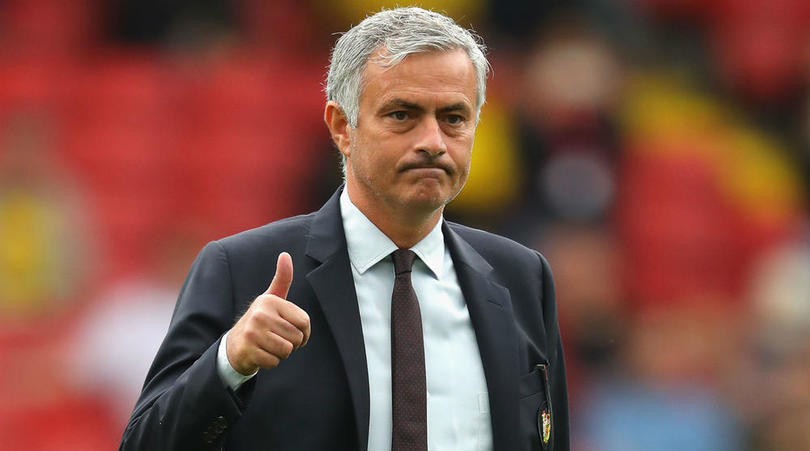 Ảnh bài viết Mourinho được HLV đối thủ tôn làm 'Vua bóng đá'